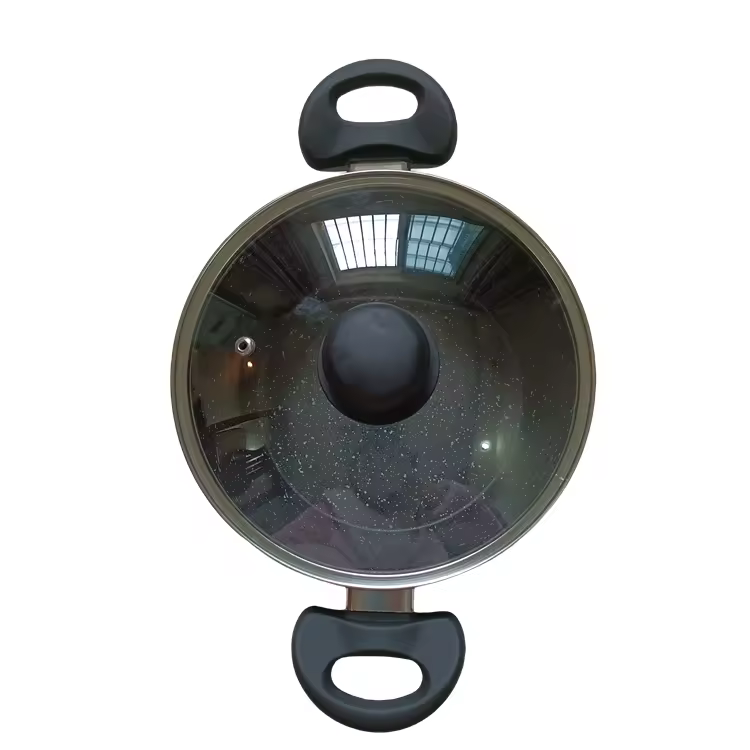 Küchenutensilien für Suppen und Suppentöpfe